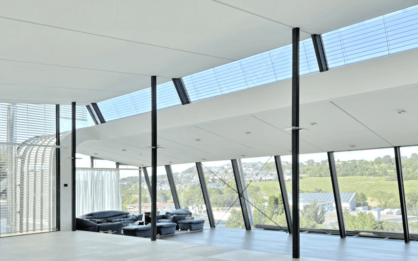 Innenansicht auf das neu errichtete Erweiterungsgebäude von Renz Solutions mit innovativer energieeffizienter Lüftungstechnologie. (© Renz Solutions)